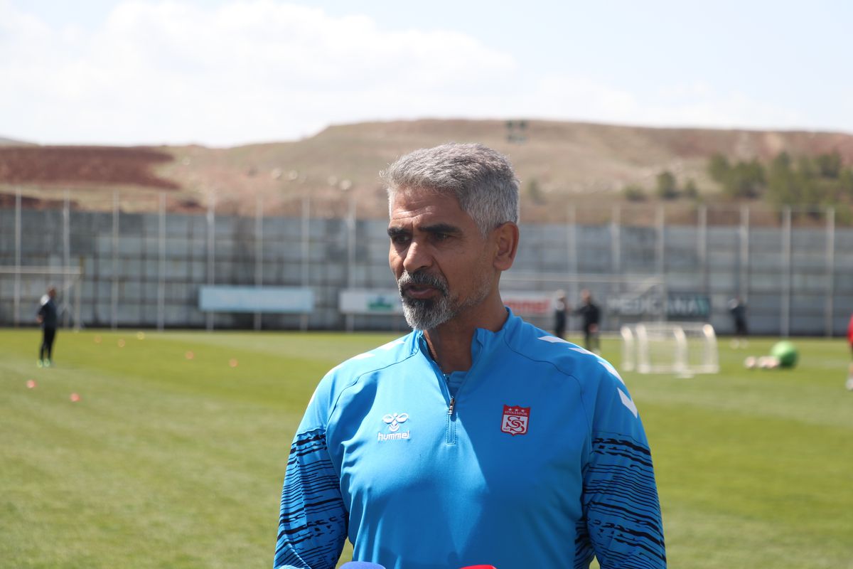 Sivasspor Teknik Direktörü Taşdemir: 'Tek hayalim ve hedefim, Sivasspor'da şampiyonluk yaşamak'