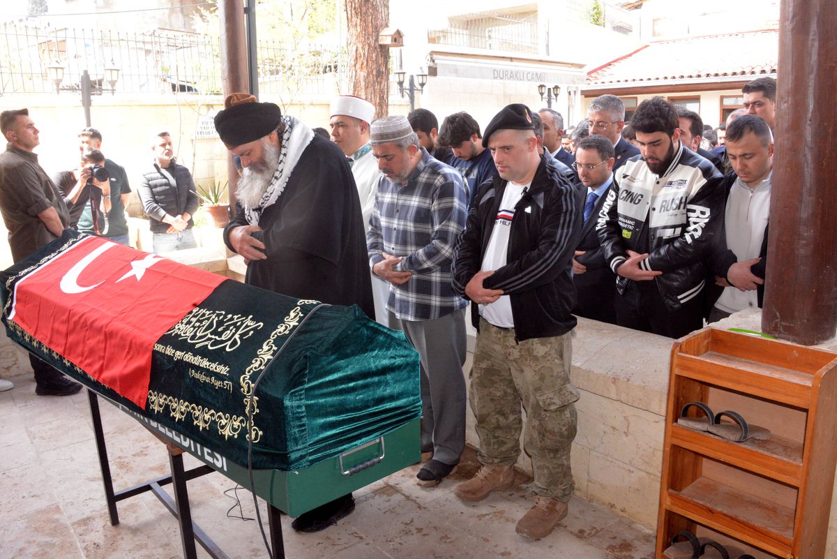 Kahramanmaraş'ta okuldaki saldırıda yaşamını yitiren Şuranur'un cenaze namazını amcası kıldırdı