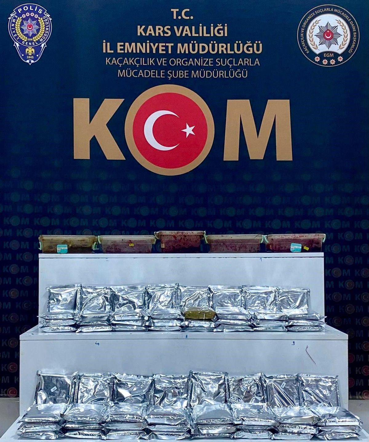 Kars'ta kaçakçılık operasyonu: Binlerce makaron ve kilolarca tütün ele geçirildi