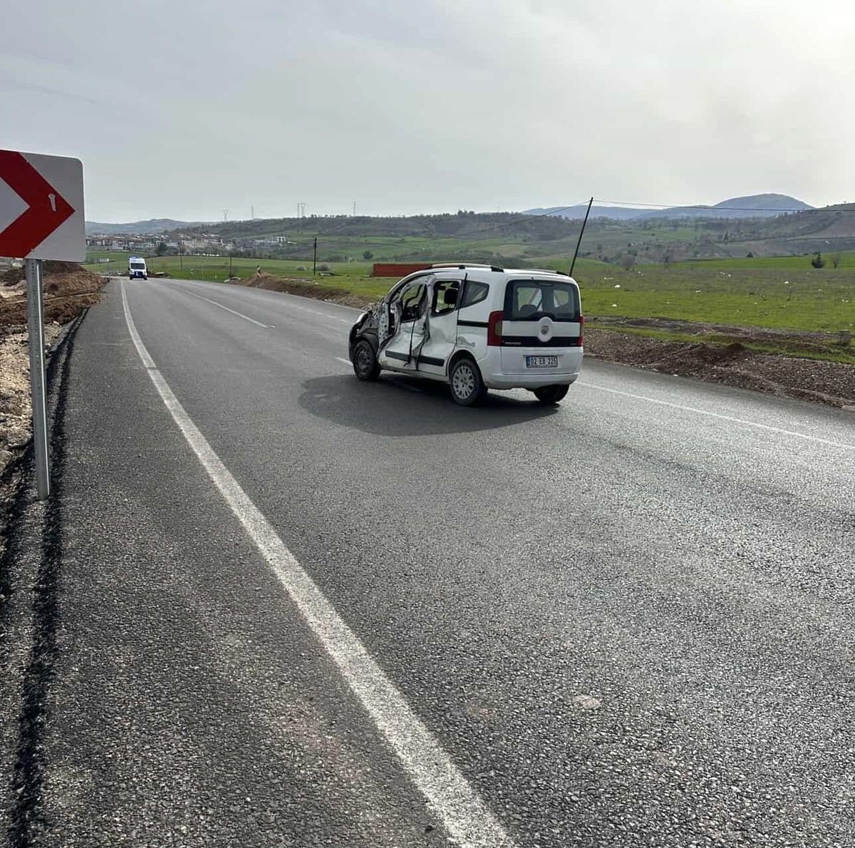 Kontrolden çıkan kamyonet karşı şeride geçerek ticari araçla çarpıştı: 1 yaralı