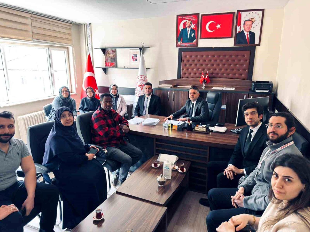 Mardin İl Sağlık Müdürü Yavuz, saldırıya uğrayan personeli ziyaret etti