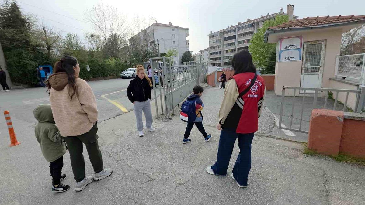 Okul önlerinde sıkı denetim