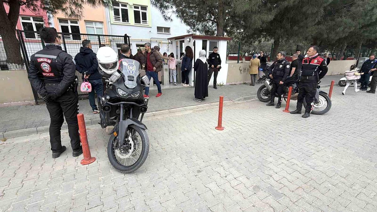 Okullarda huzurun ve güvenliğin sağlanması için ekipler görev başında