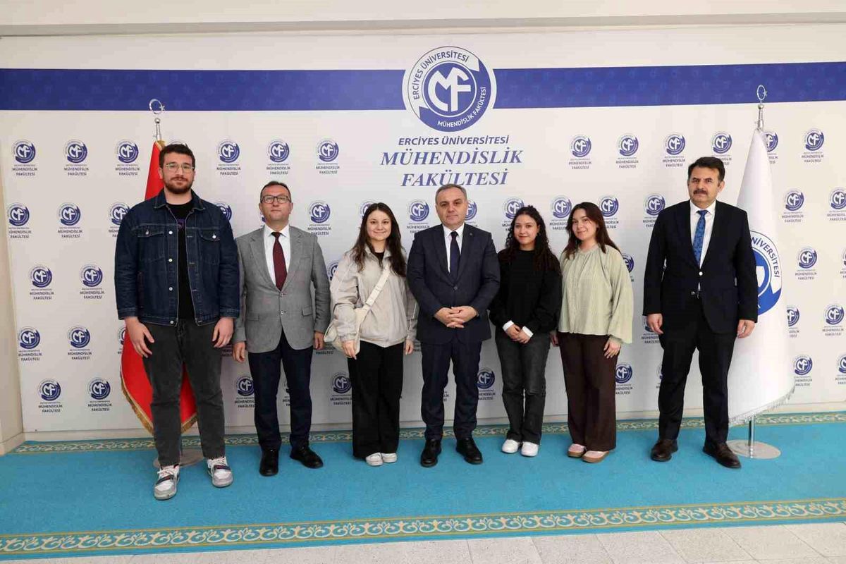 Rektör Altun, IEEE Kulübü öğrencileri ile bir araya geldi