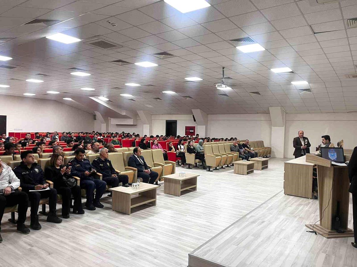 Seydikemer'de öğrencilere siber güvenlik semineri