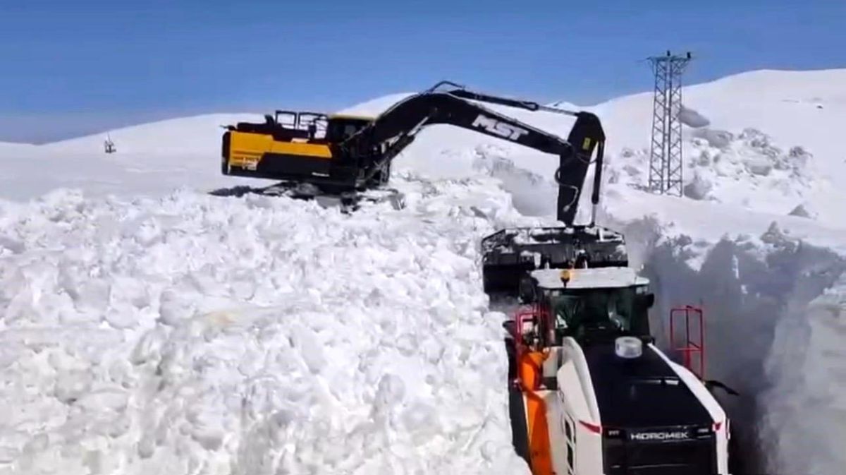 Şırnak'ta nisan ayında kar esareti sürüyor