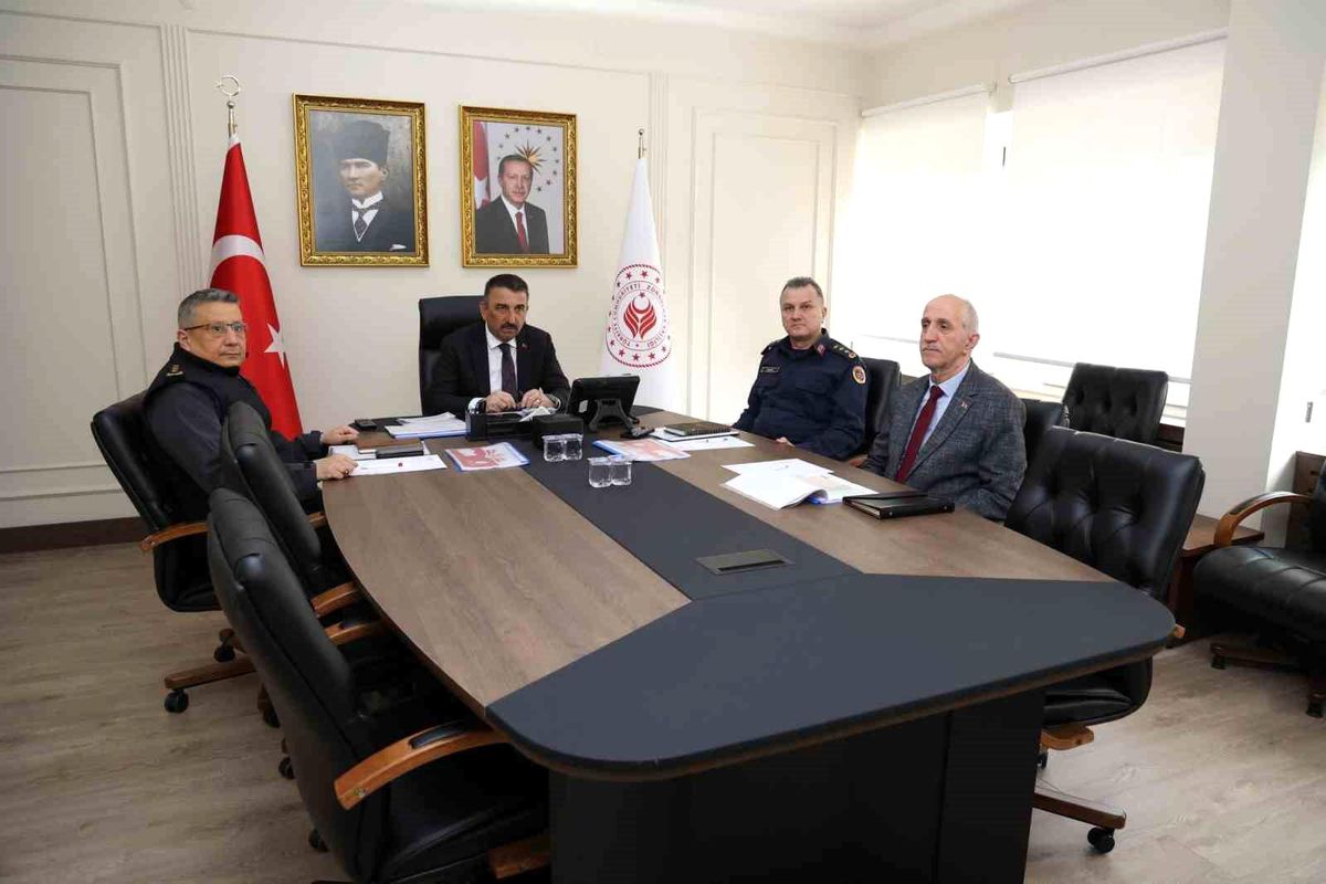 Zonguldak Valisi Bektaşoğlu güvenlik toplantısına katıldı