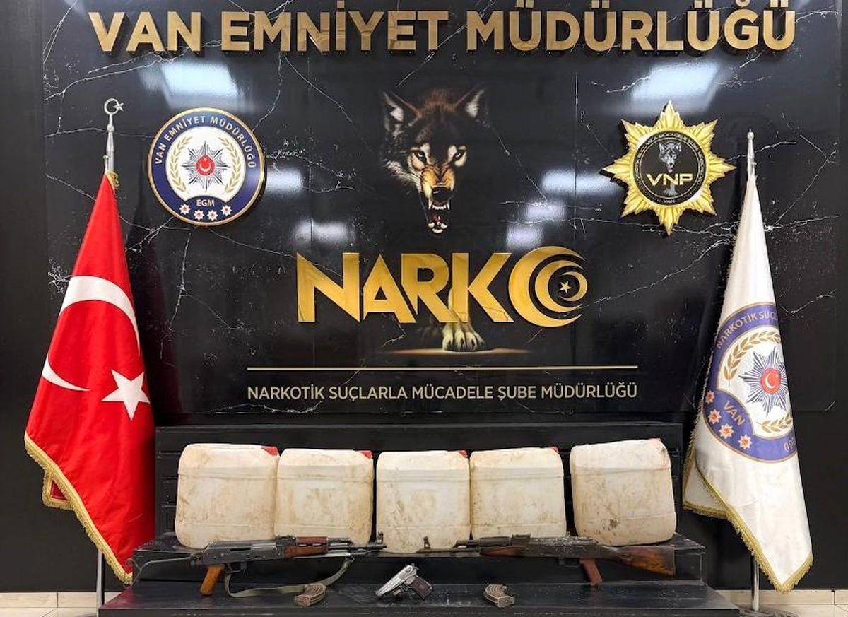Başkale'de 162 kilo asetik anhidrit maddesi ele geçirildi
