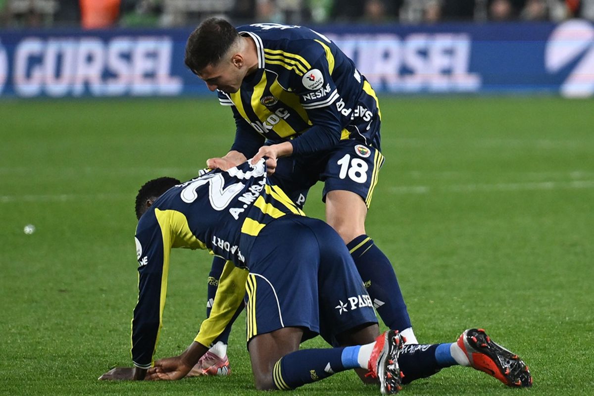 Kadıköy'de hüsran! Fenerbahçe, 10 kişi kalan Çaykur Rizespor karşısında 90+8'de yıkıldı