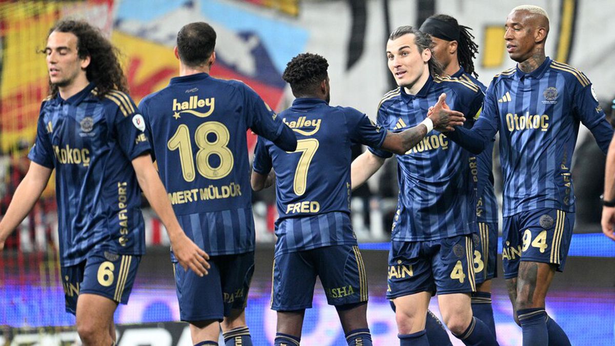 Fenerbahçe 11'i! Maç kadrosu Fenerbahçe Rizespor ilk 11'ler belli oldu mu? FB Rize maç kadrosu ilk 11!