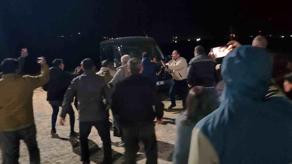 Gülistan Doku soruşturmasında Tunceli Adliyesi önünde arbede