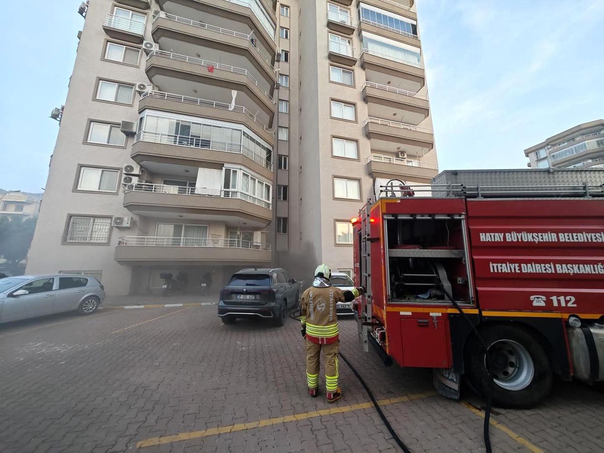 İskenderun'da binanın bodrum katında yangın çıktı