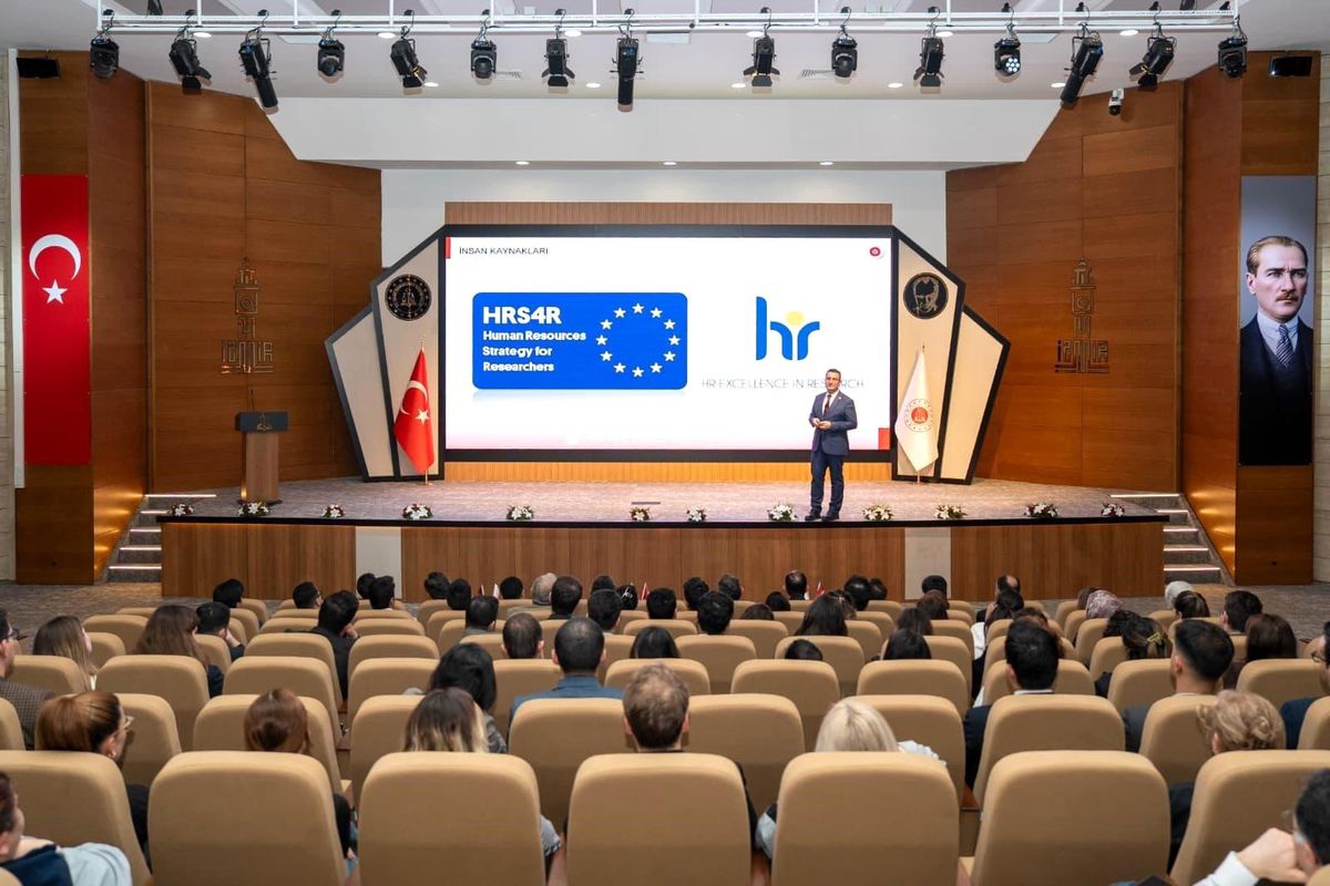 İzmir Adliyesinde 'Bir Liderin İnşası' konferansı düzenlendi
