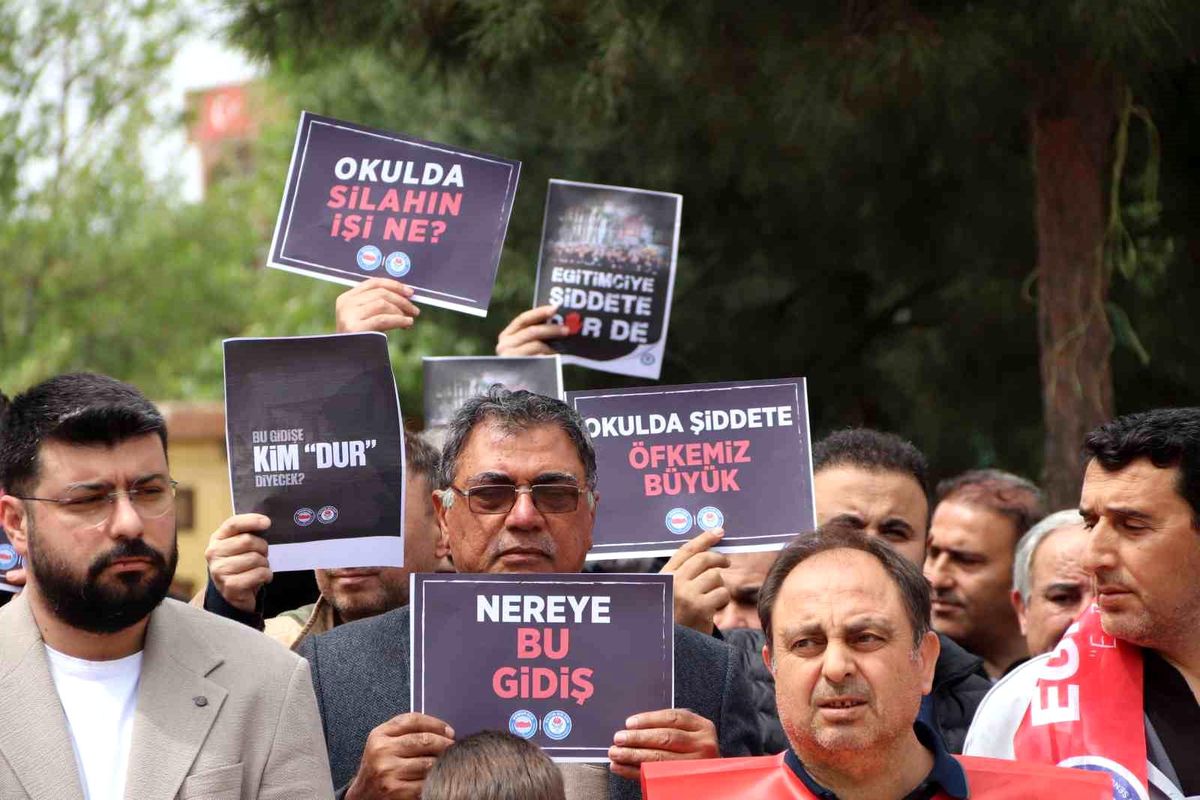 Kahramanmaraş'taki olayda vefat eden Turgutlulu öğretmen Ayla Kara ve öğrenciler için dua edildi