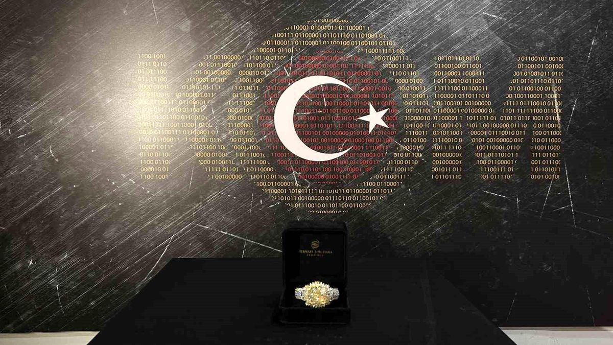 Kapalıçarşı'da satılmaya çalışılan 80 karatlık kaçak elmas sergilendi