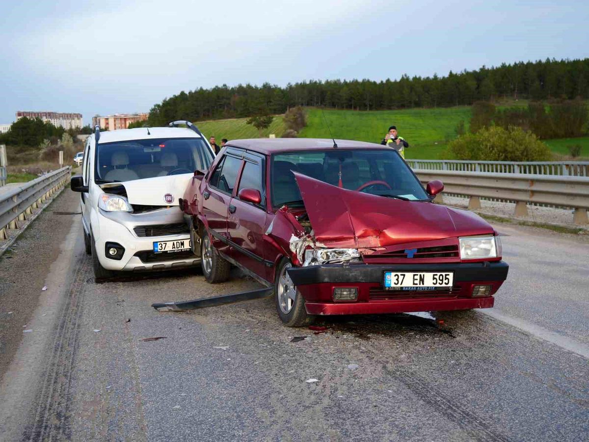 Kastamonu'da iki ayrı trafik kazasında 6 kişi yaralandı