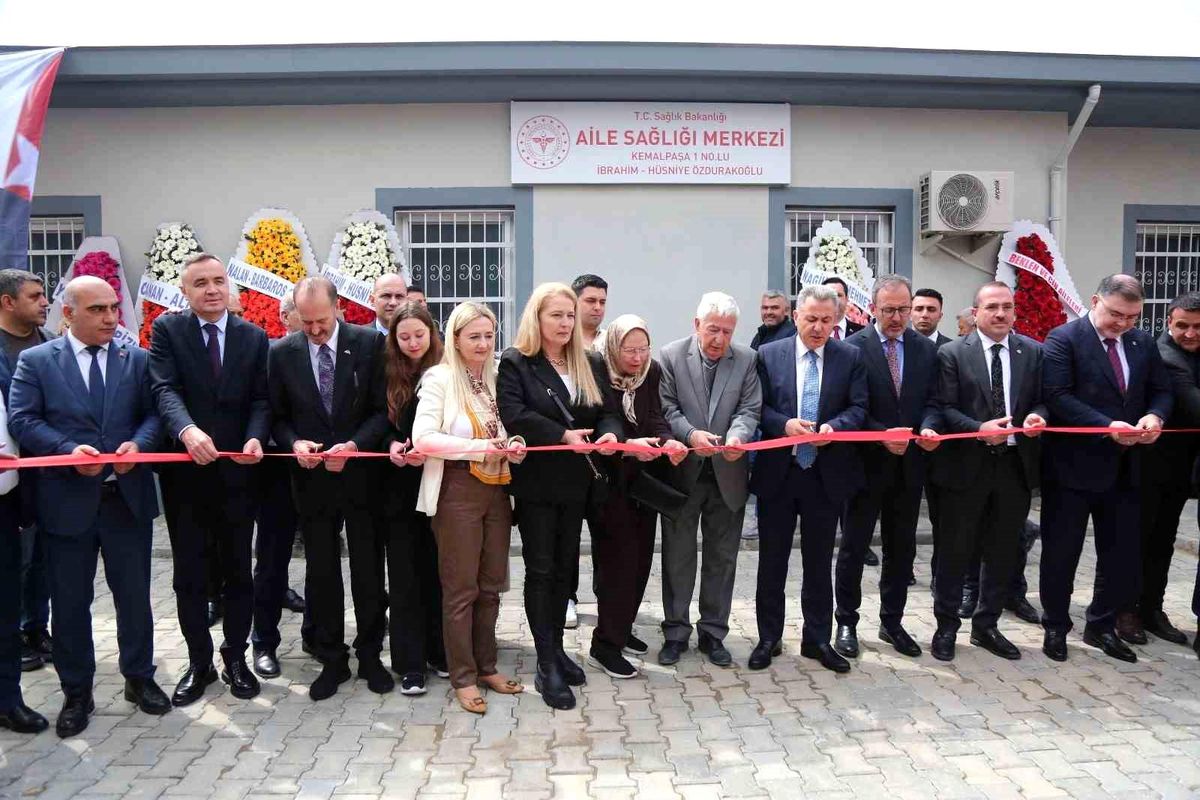 Kemalpaşa'da iki aile sağlığı merkezi hizmete açıldı