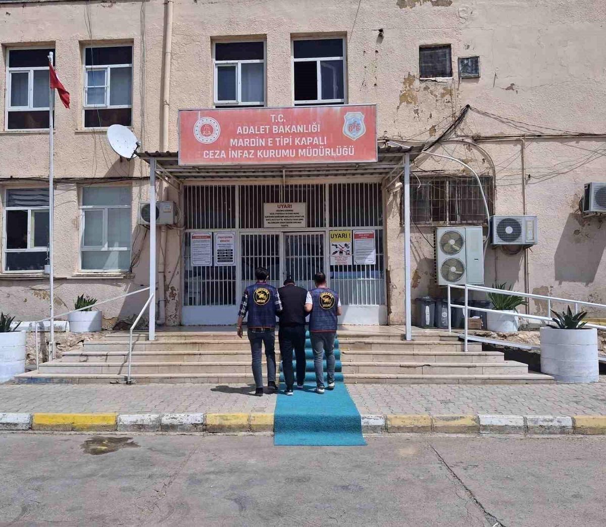 Mardin'de 50 yıl cezası bulunan 2 firari yakalandı