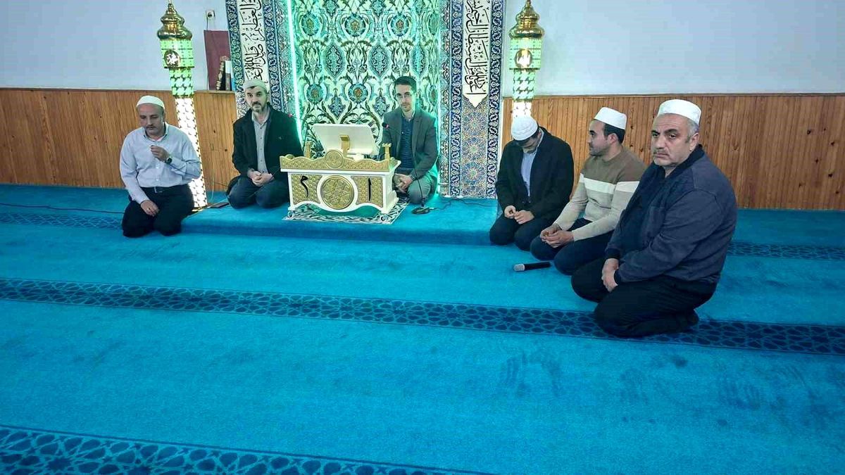 Okul saldırısında hayatını kaybeden öğretmen ve öğrenciler için Hisarcık'ta mevlit okutuldu