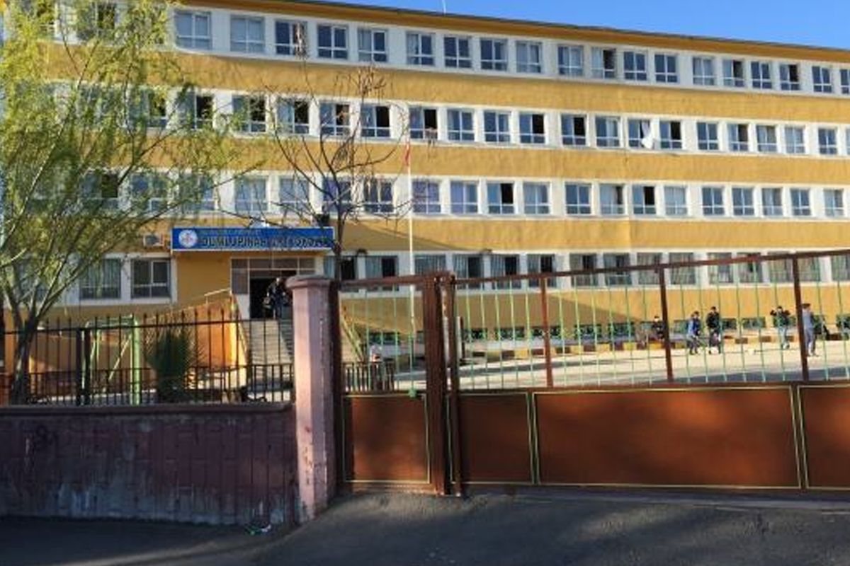 Şanlıurfa'da bir ortaokulda öğretmene bıçaklı saldırı