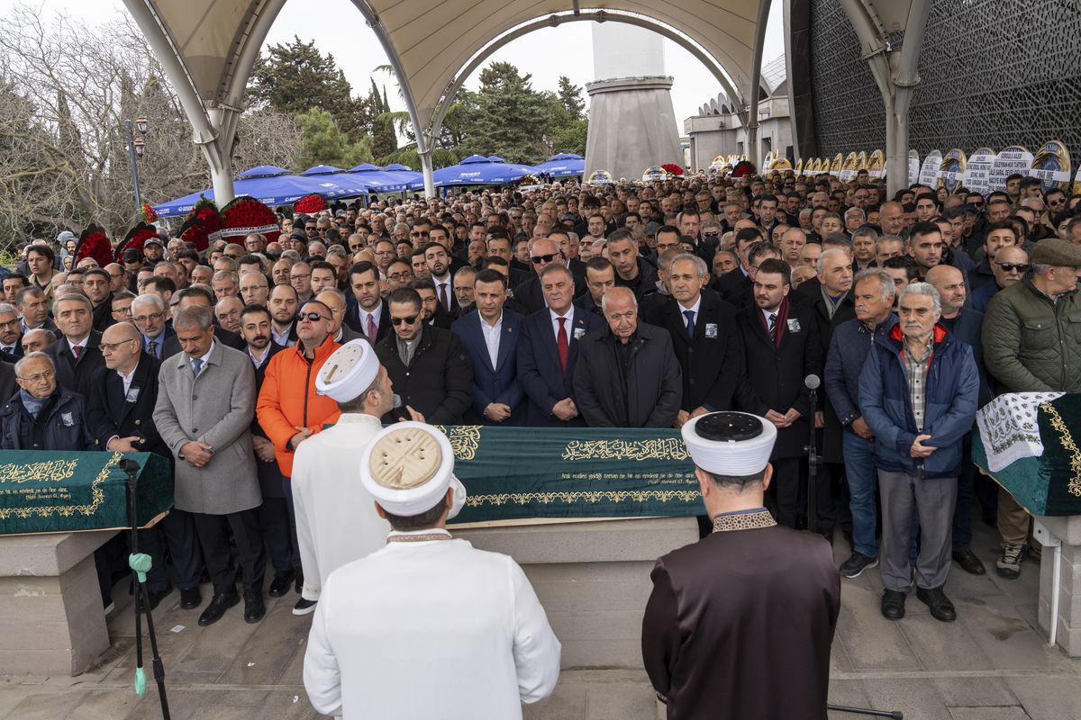 Üsküdar Belediye Başkanı Dedetaş'ın babası son yolculuğuna uğurlandı