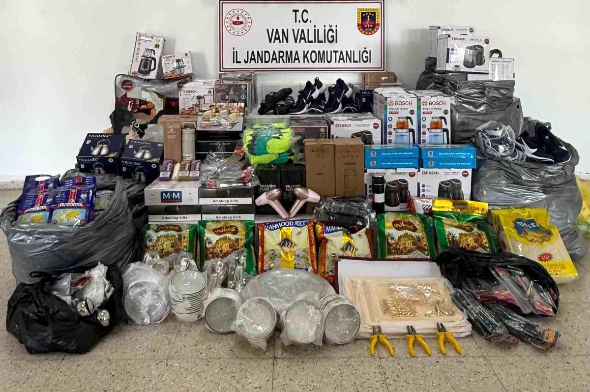 Van'da gümrük kaçağı malzeme ele geçirildi