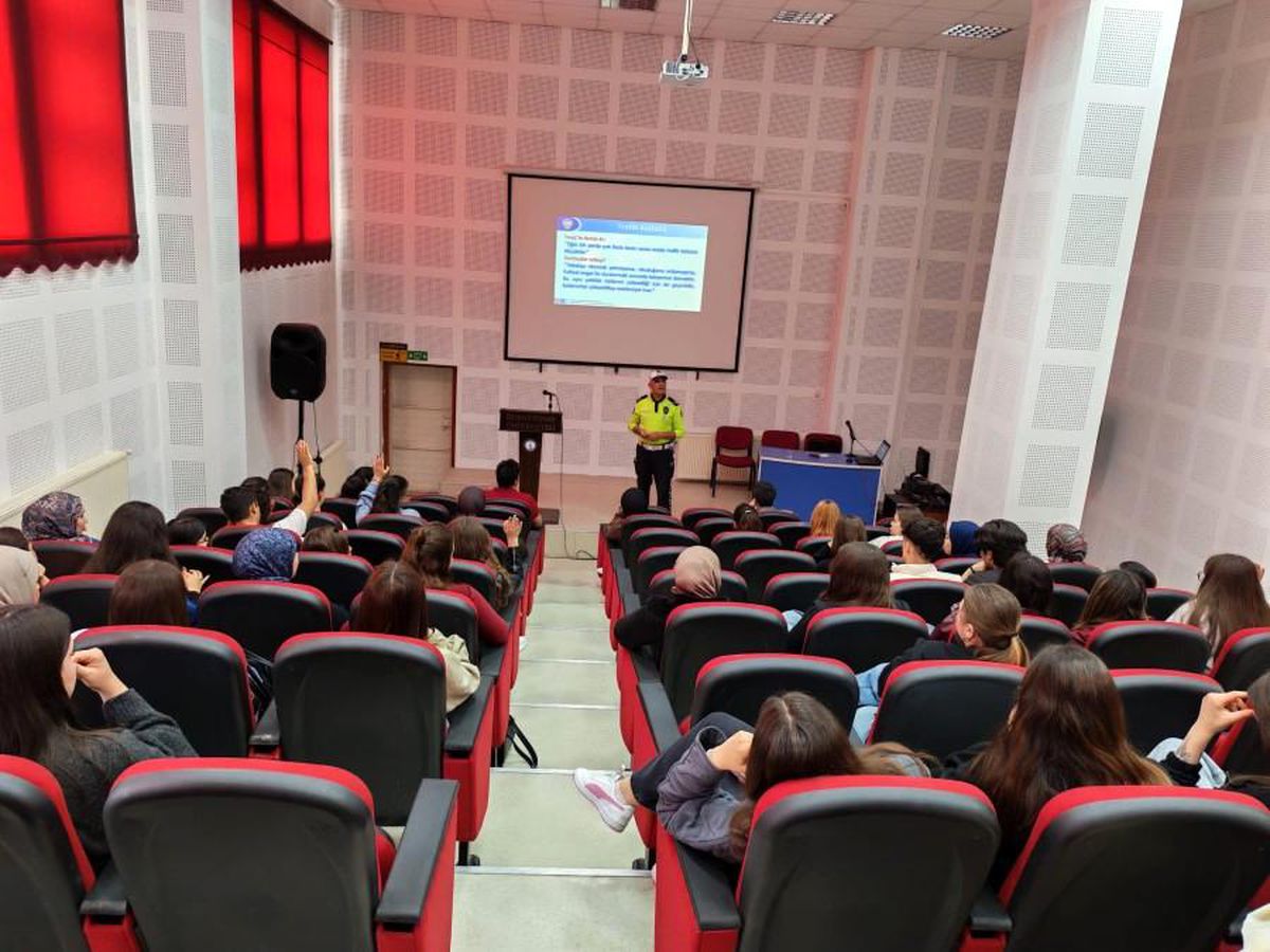 Emet MYO'da genel trafik kuralları konferansı