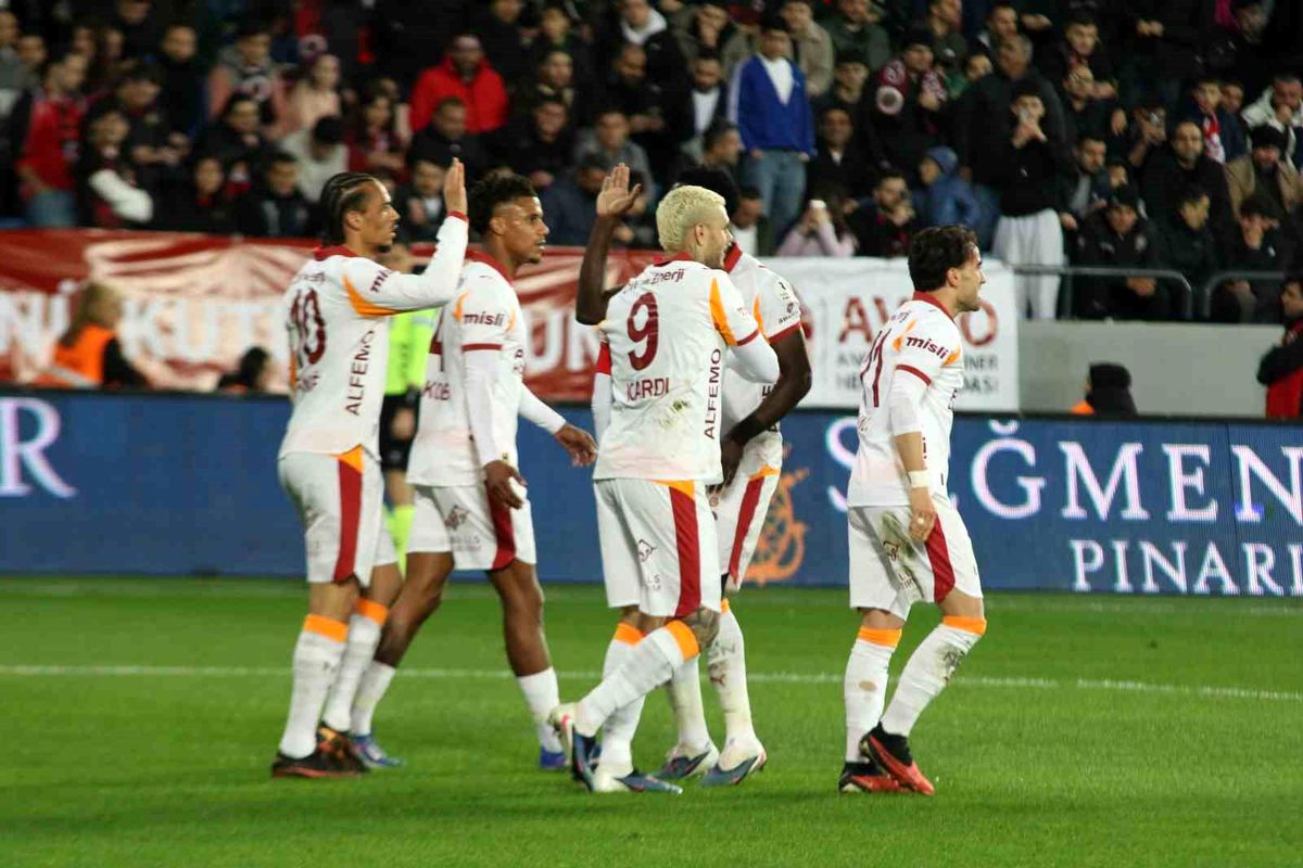 Galatasaray, Fenerbahçe ile puan farkını 4'e çıkardı