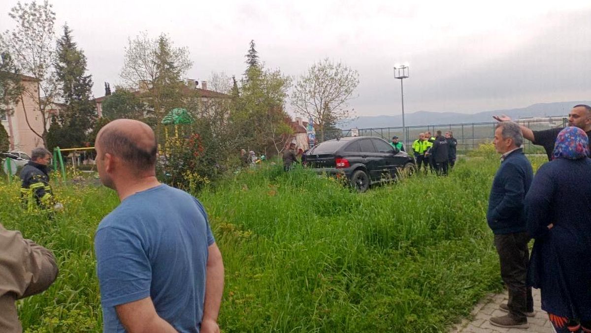 Kontrolden çıkan otomobil, kaldırımda yürüyen 17 yaşındaki genci hayattan kopardı
