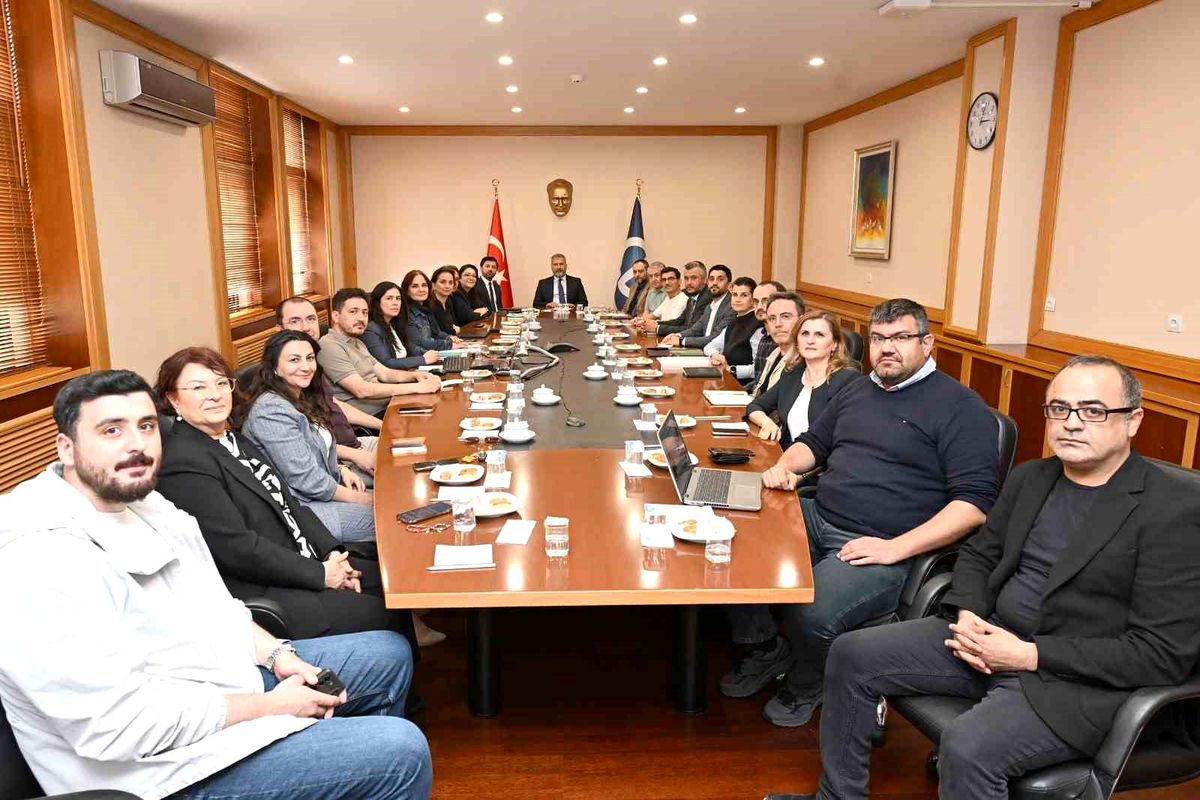 Rektör Adıgüzel'in katılımıyla "AUPRESS Dergi Editörleri Değerlendirme Toplantısı" yapıldı
