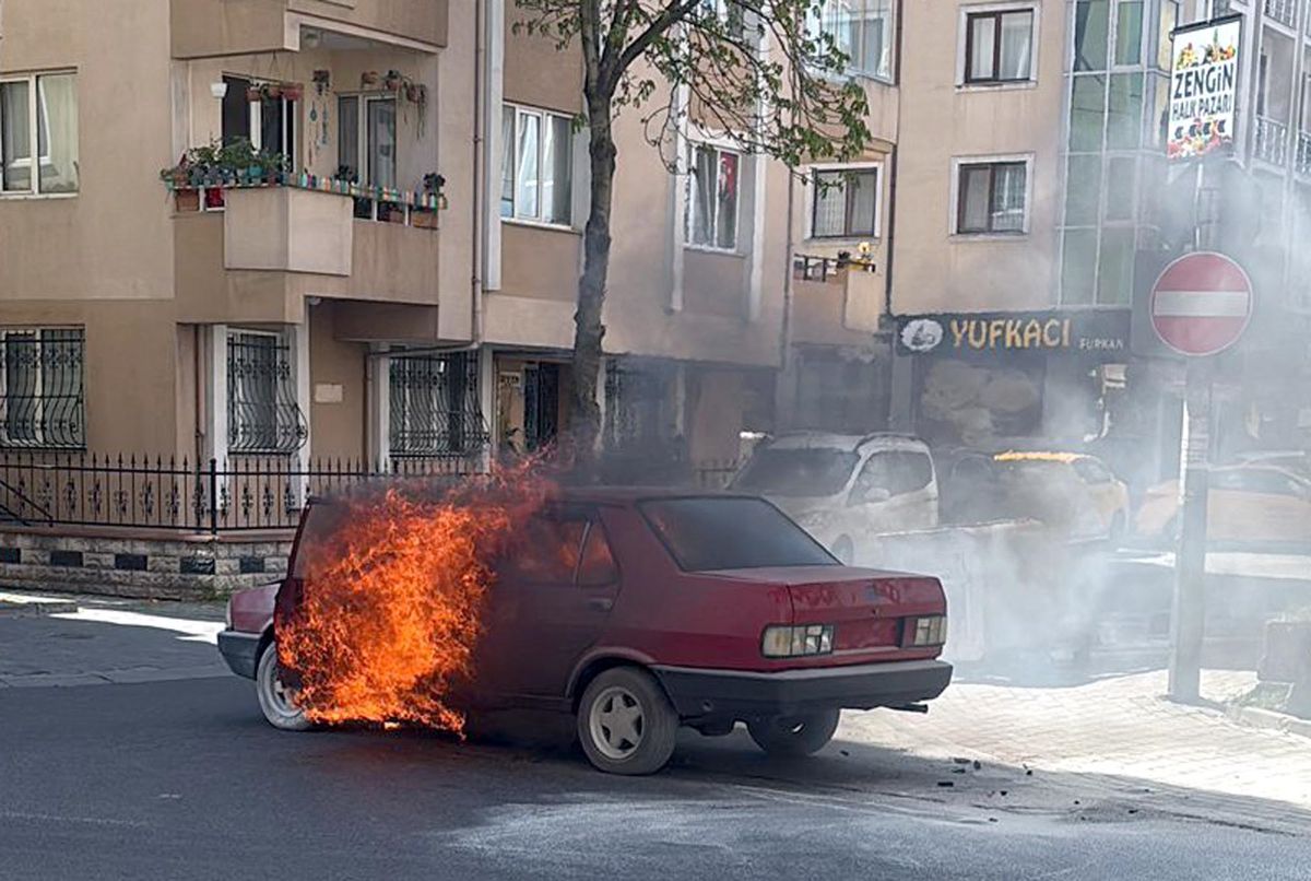 Çorlu'da Otomobil Alev Aldı