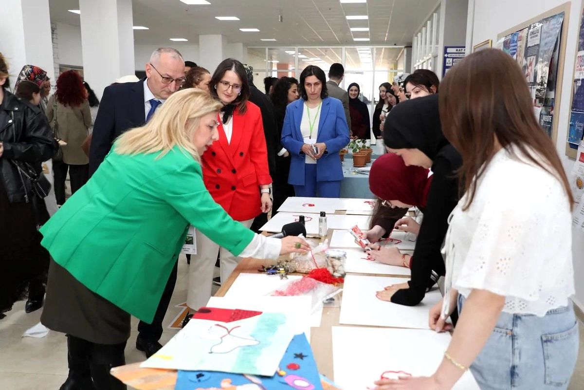 Sinop'ta bitkilerin dünyası tuvale taşındı