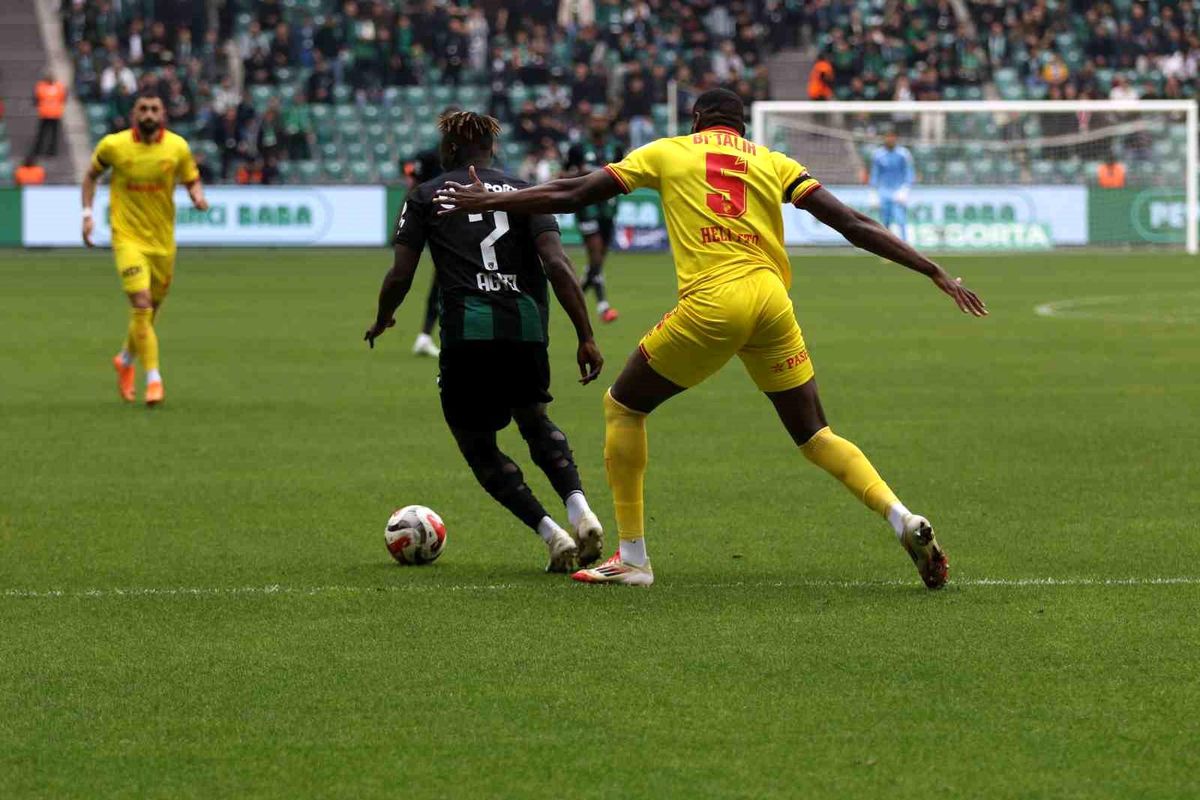 Trendyol Süper Lig: Kocaelispor: 0 Göztepe: 1 (İlk yarı)