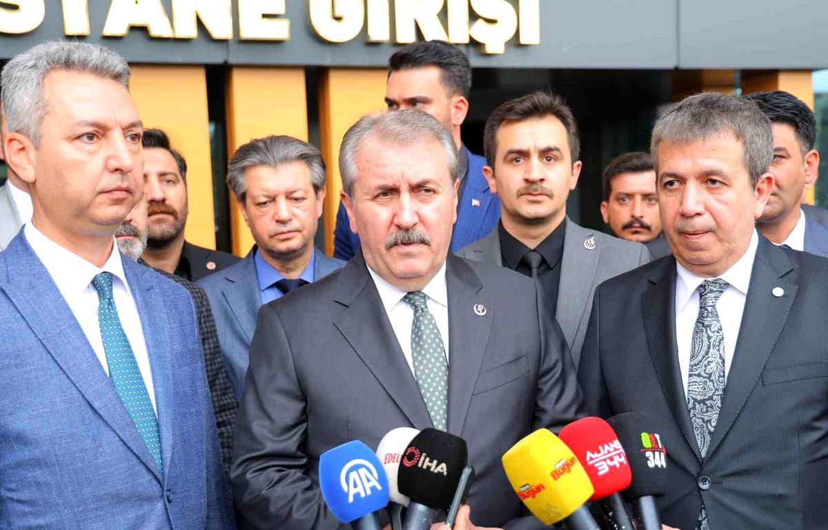 Yaralı öğrencileri ziyaret eden BBP lideri Destici'den 'aile' vurgusu