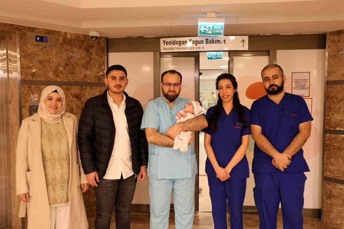 Yeni doğan bebek 79 günde 4 ağır ameliyat geçirerek hayata tutundu