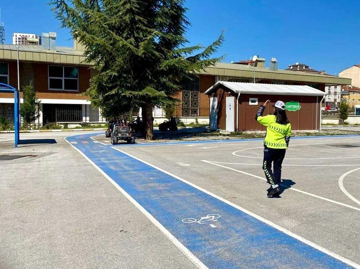 Bilecik'te öğrencilere trafik eğitimi