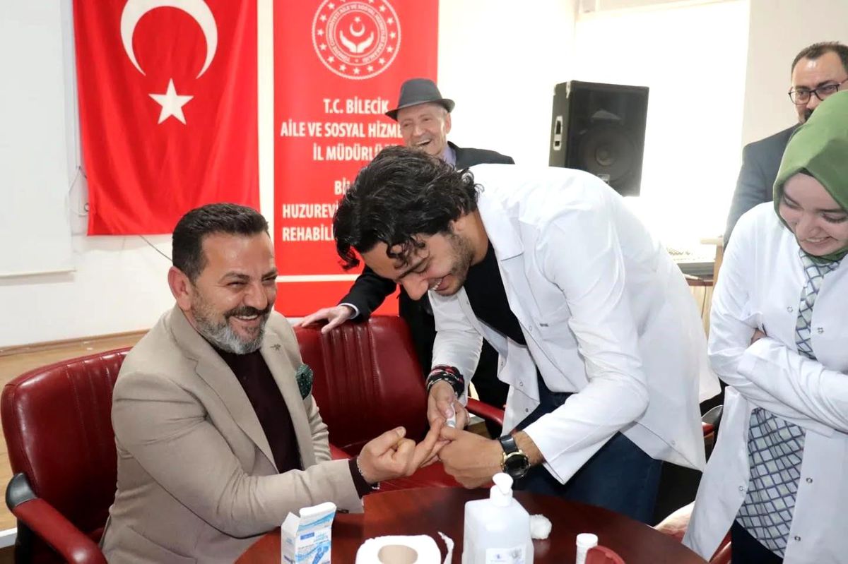 Bilecik'te tıp fakültesi öğrencilerinden huzurevine sağlık desteği
