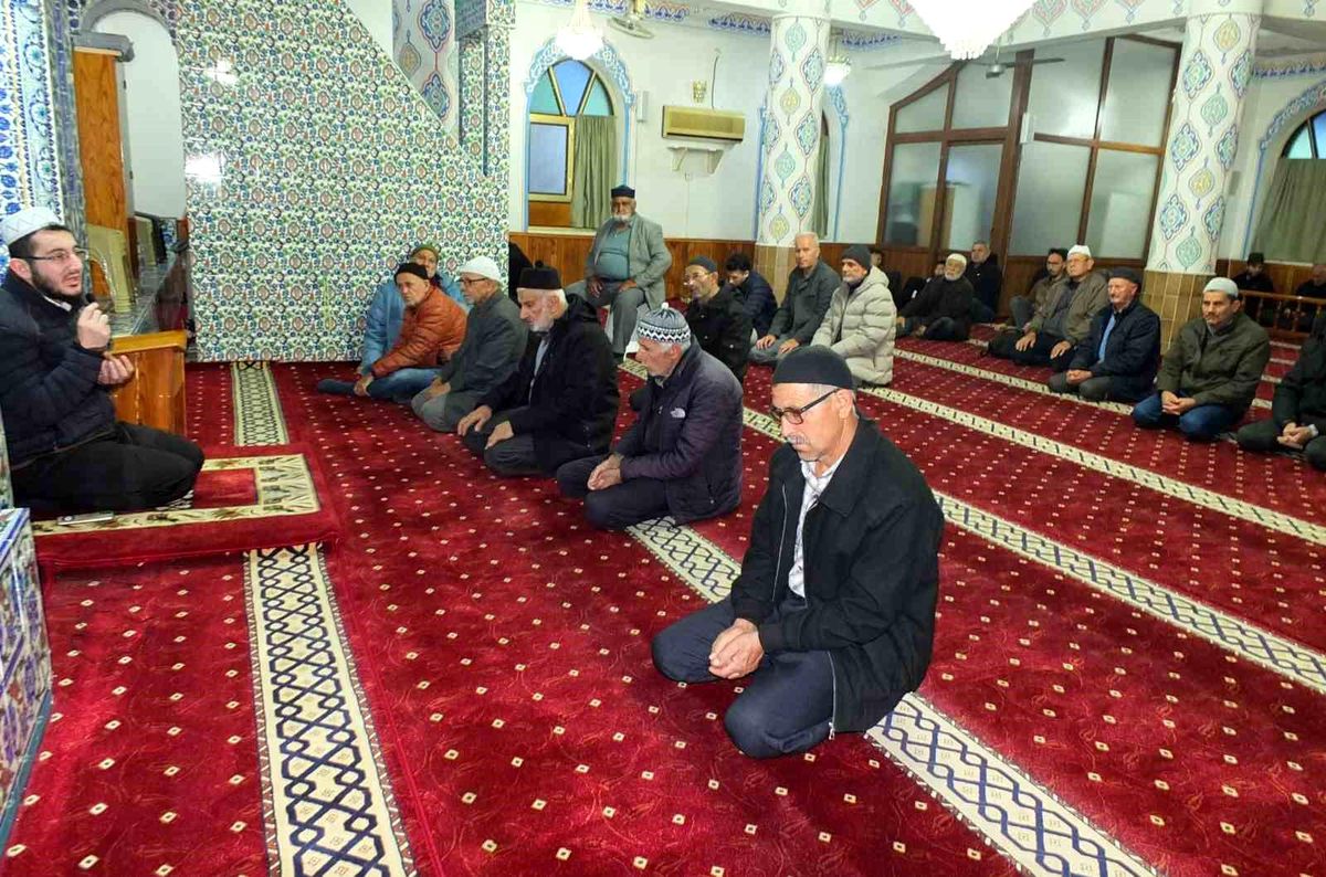 Burhaniye'de sabah namazı buluşması Börezli Camiinde yapıldı