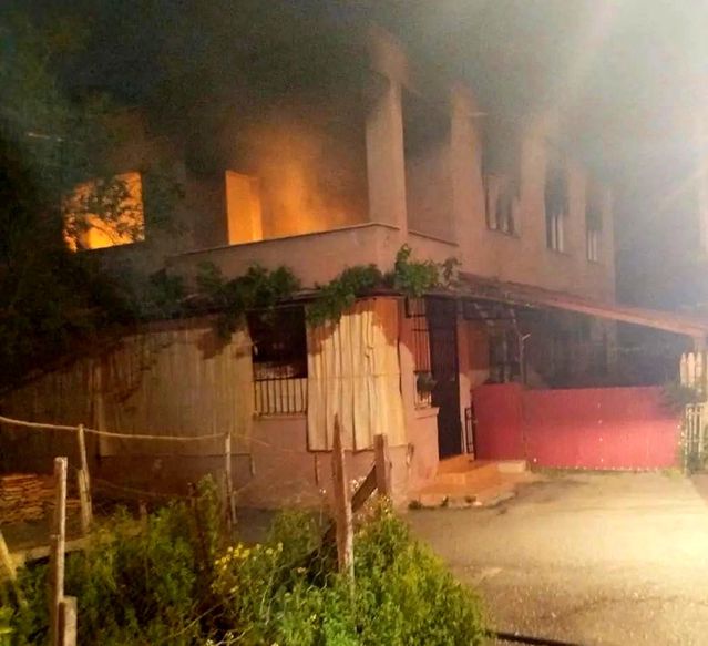 Dörtyol’da müstakil evden alevler yükseldi