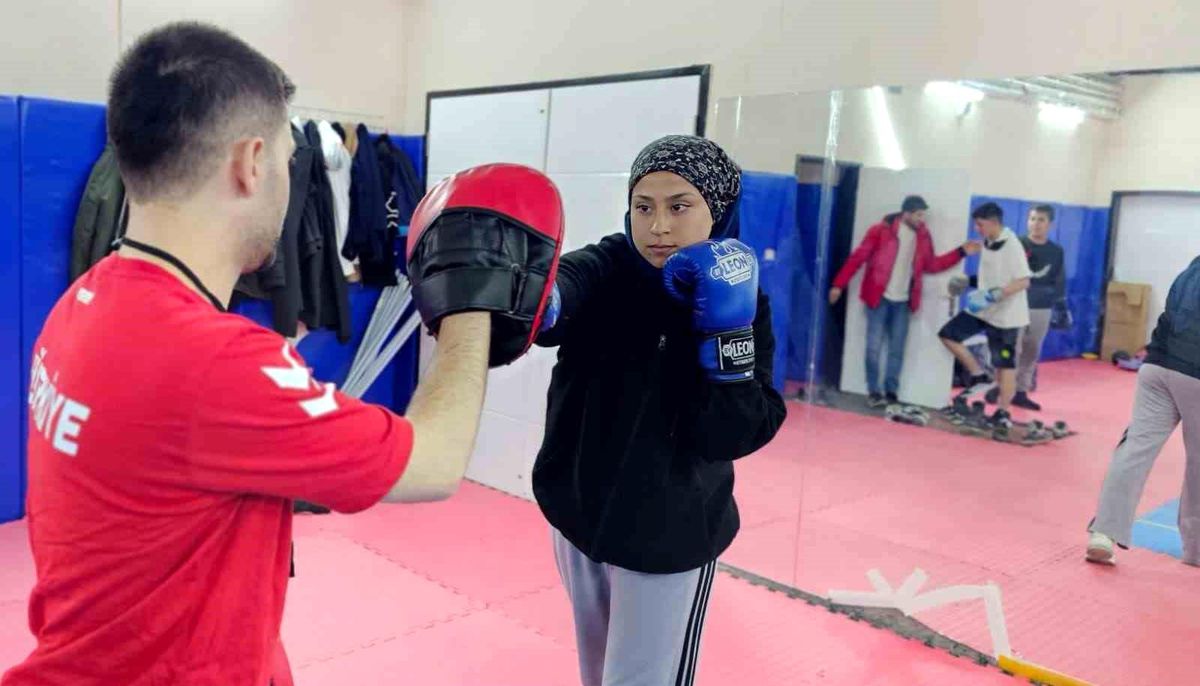 Hasköy'de boks yapan tek kızın en büyük destekçisi babası oldu