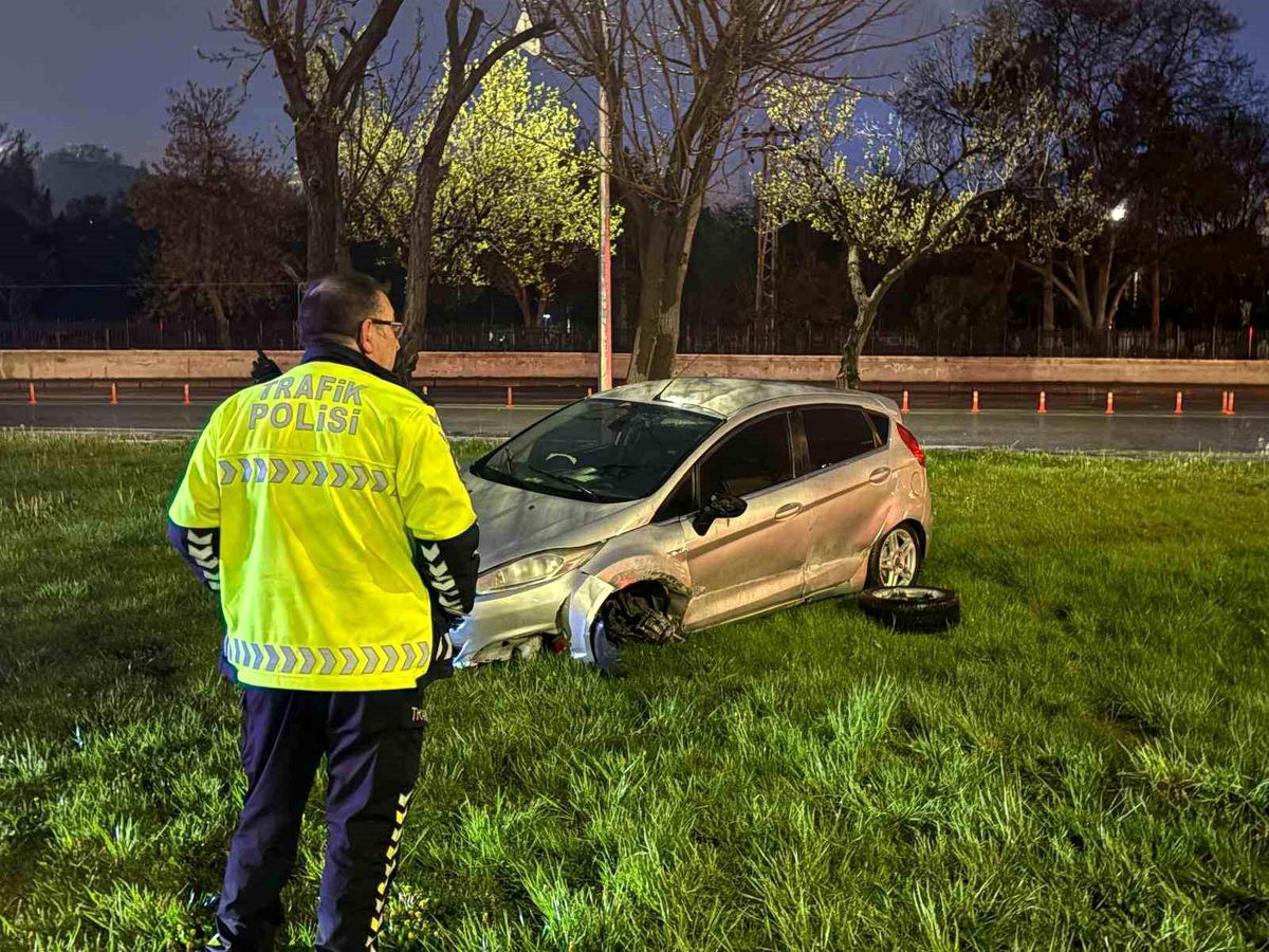Kayseri'de kaza yapan sürücü otomobilini bırakıp kaçtı