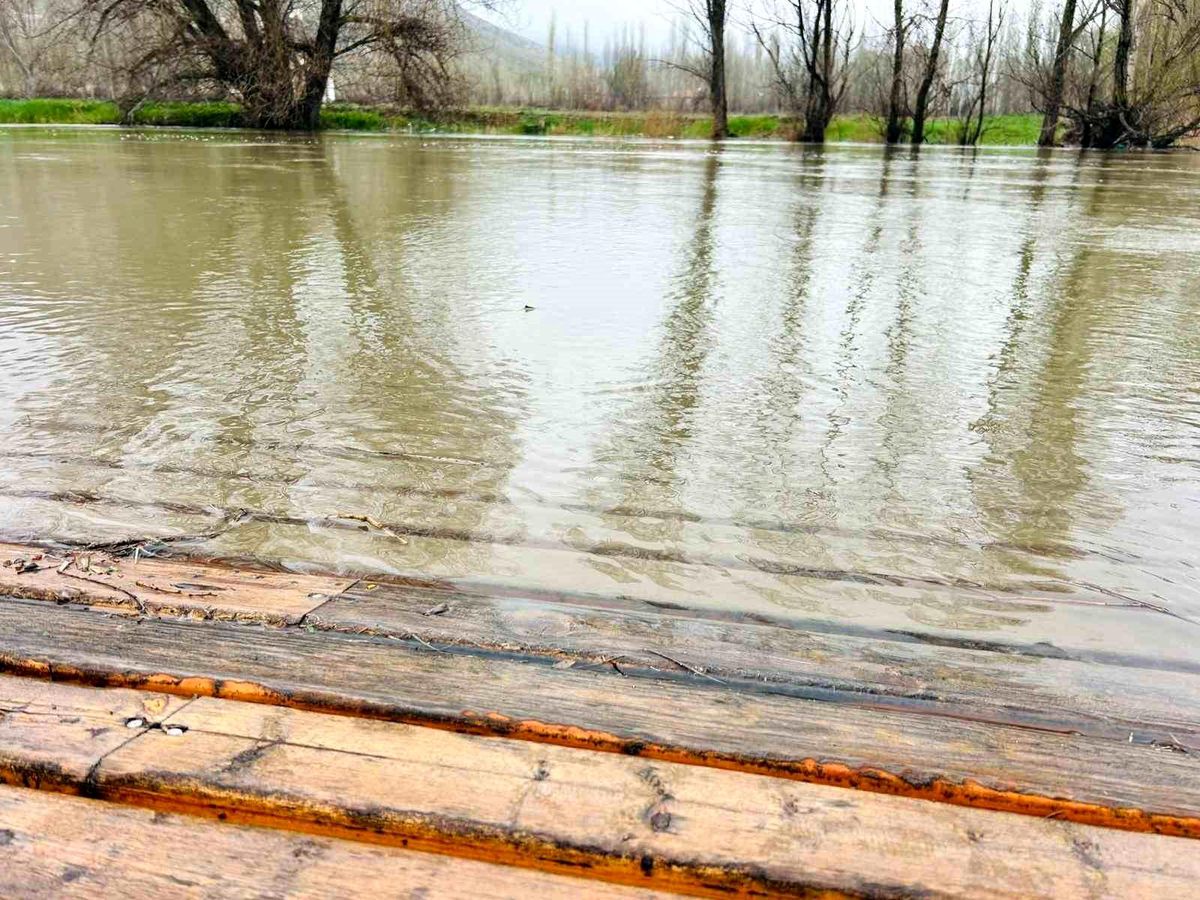 Kayseride Zamantı Irmağı taştı: Kano merkezleri sular altında kaldı