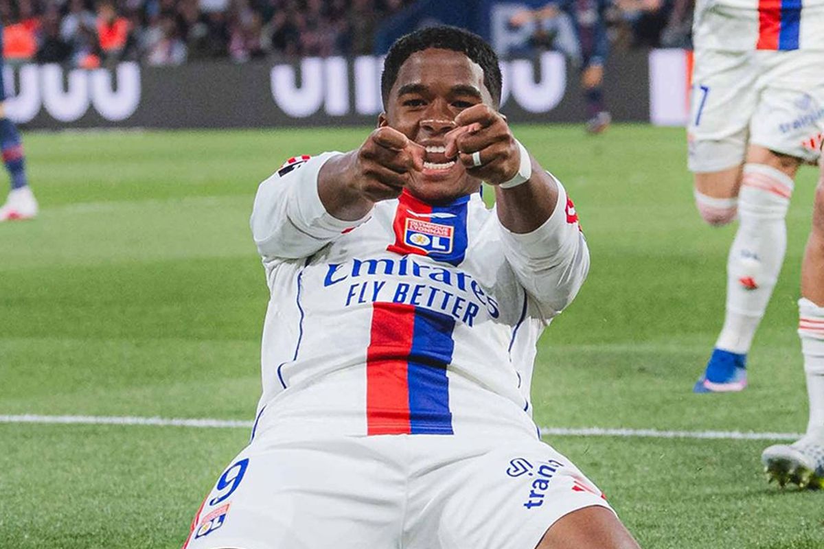 Lyon'dan PSG'ye şampiyonluk yolunda çelme