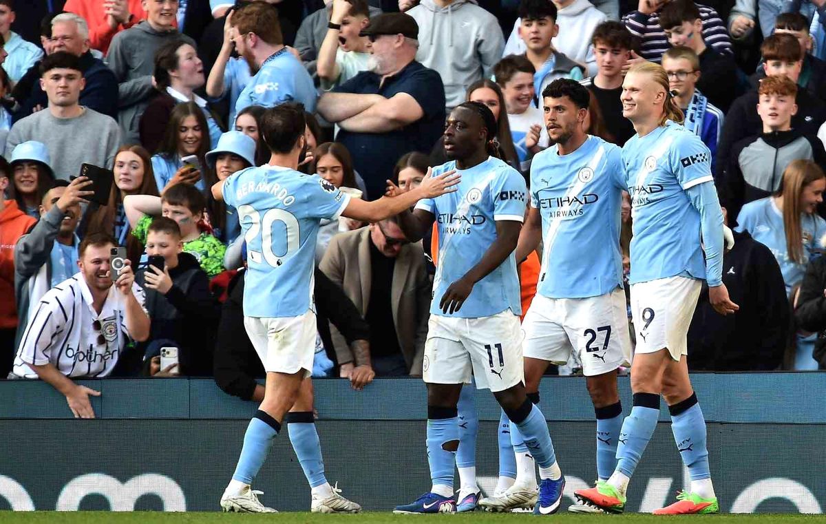 Premier Lig'de zirve yarışışında Manchester City, Arsenal'i mağlup etti