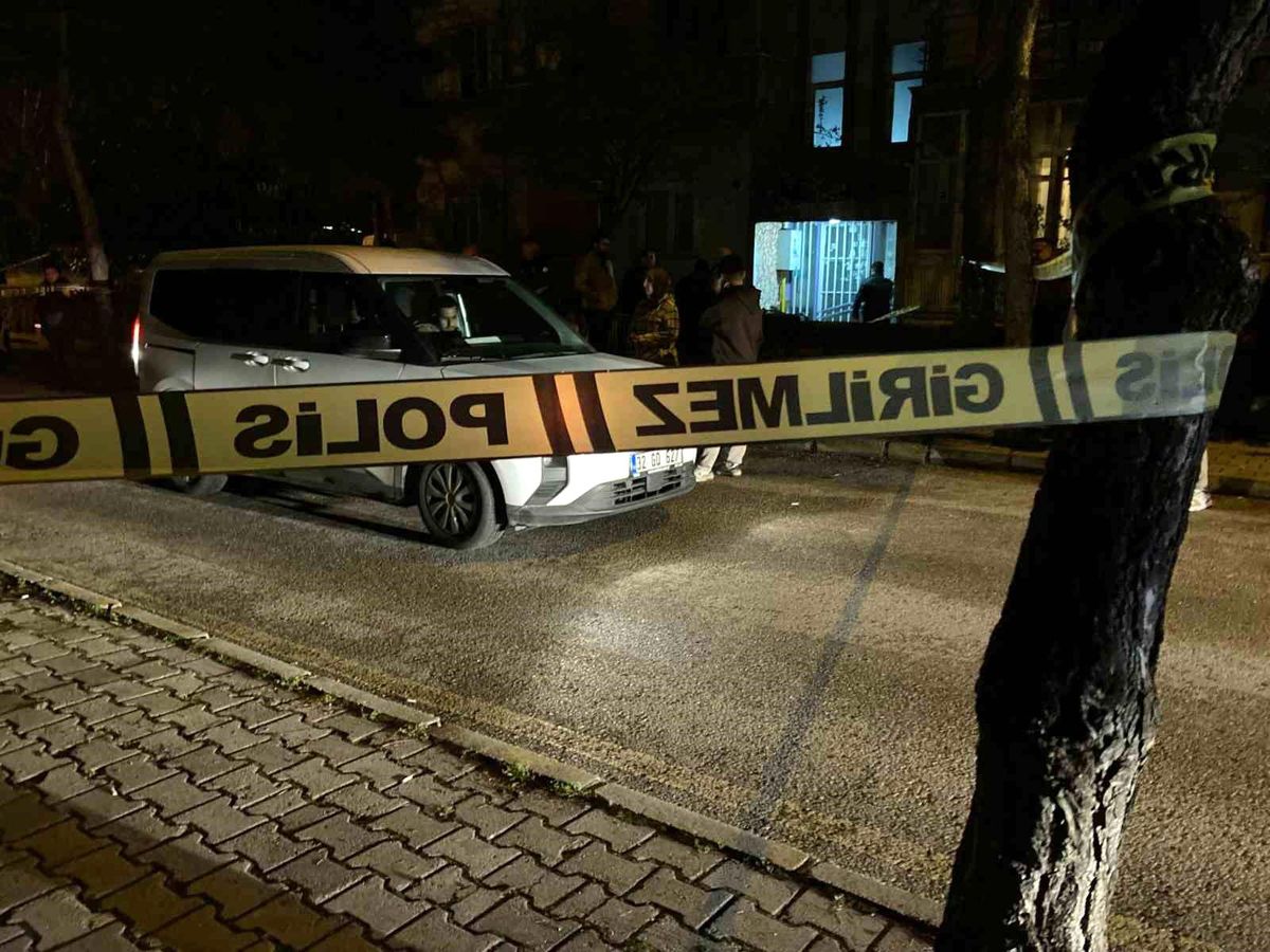 Tartıştığı akrabasını silahla yaralayıp intihar etti