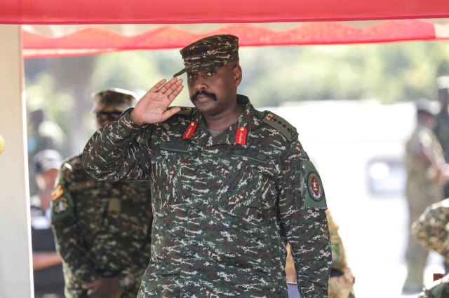 ugandali general bir kez daha 19764711 6657 1 m