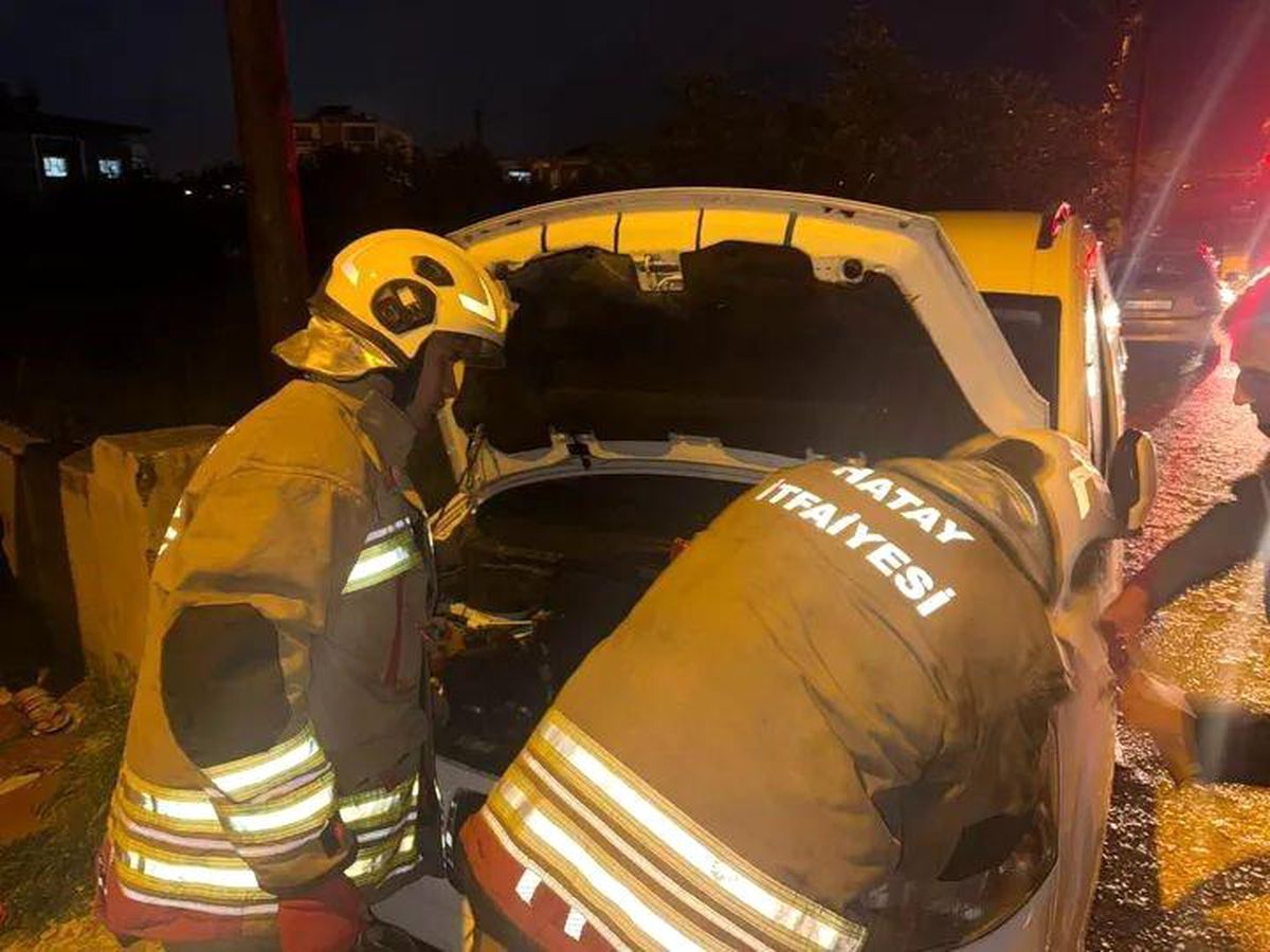 Defne'de aracın motorunda yangın çıktı