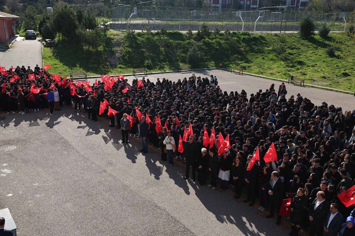 Eğitim-Bir-Sen Genel Başkanı Yalçın: 'Öğretmen bayraktır, eğitimin bayraktarıdır'