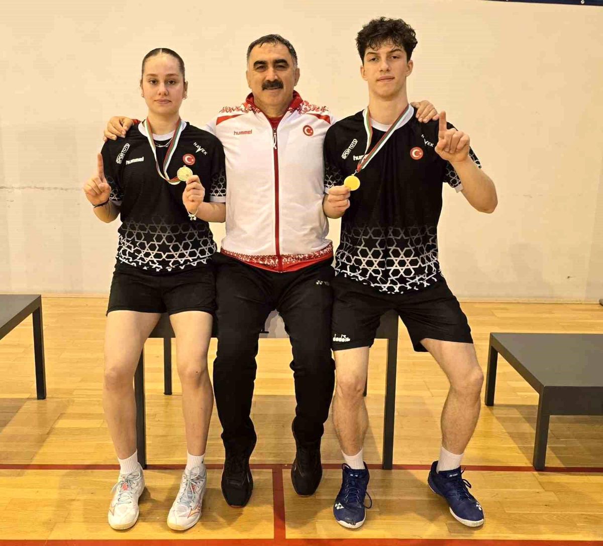 Erzincanlı genç badmintoncular Avrupa'da 3 madalya kazandı