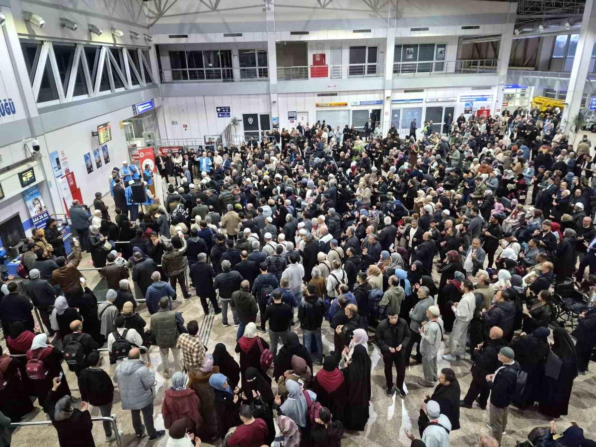 Erzurum'da ilk hac kafilesi dualarla uğurlandı